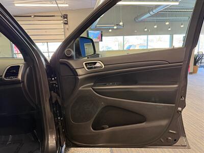 2019 Jeep Grand Cherokee Laredo   - Photo 12 - Grand Rapids, MI 49504