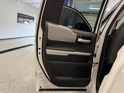 2014 Toyota Tundra Limited   - Photo 25 - Grand Rapids, MI 49504