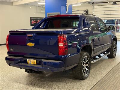 2013 Chevrolet Avalanche LT Black Diamond   - Photo 7 - Grand Rapids, MI 49504