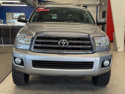 2010 Toyota Sequoia Limited   - Photo 2 - Grand Rapids, MI 49504