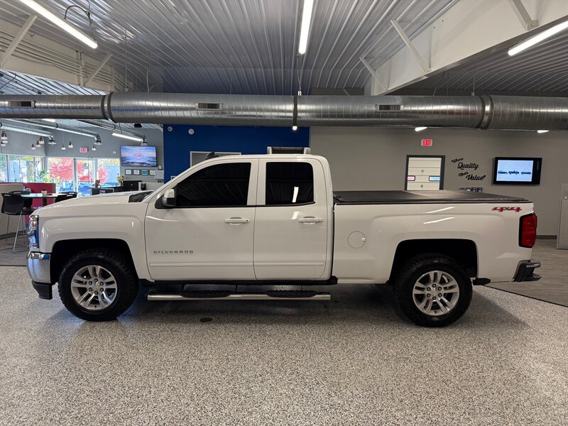 2017 Chevrolet Silverado 1500 LT photo 4