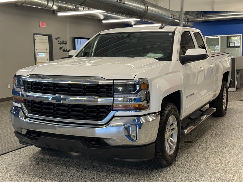2017 Chevrolet Silverado 1500 LT photo 3