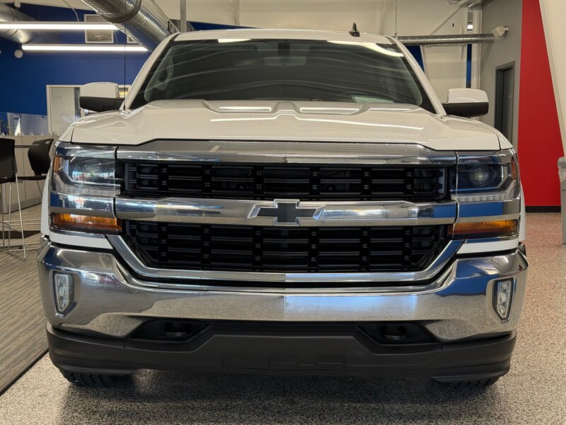 2017 Chevrolet Silverado 1500 LT photo 2