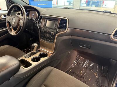2016 Jeep Grand Cherokee Laredo   - Photo 10 - Grand Rapids, MI 49504