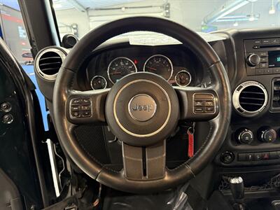 2012 Jeep Wrangler Unlimited Sahara   - Photo 16 - Grand Rapids, MI 49504