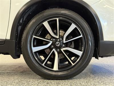 2017 Nissan Rogue SL   - Photo 6 - Grand Rapids, MI 49504