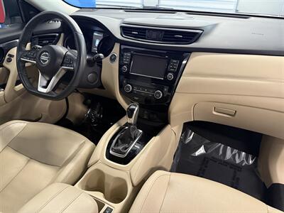 2017 Nissan Rogue SL   - Photo 16 - Grand Rapids, MI 49504