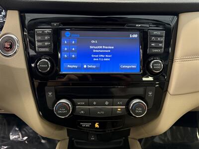 2017 Nissan Rogue SL   - Photo 13 - Grand Rapids, MI 49504
