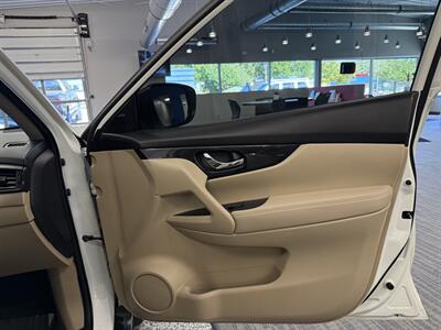 2017 Nissan Rogue SL   - Photo 17 - Grand Rapids, MI 49504