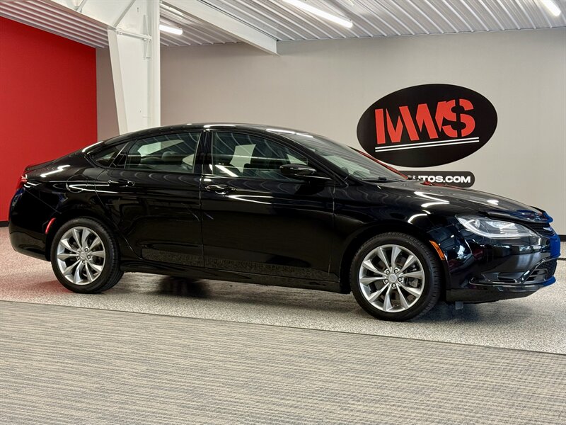 2015 Chrysler 200 S   - Photo 1 - Grand Rapids, MI 49504