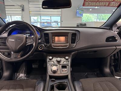 2015 Chrysler 200 S   - Photo 13 - Grand Rapids, MI 49504
