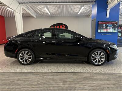 2015 Chrysler 200 S   - Photo 8 - Grand Rapids, MI 49504