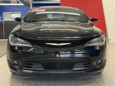 2015 Chrysler 200 S   - Photo 2 - Grand Rapids, MI 49504