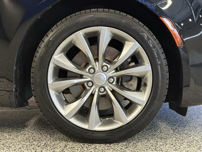 2015 Chrysler 200 S   - Photo 9 - Grand Rapids, MI 49504
