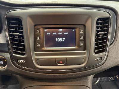 2015 Chrysler 200 S   - Photo 18 - Grand Rapids, MI 49504