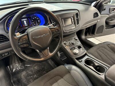 2015 Chrysler 200 S   - Photo 11 - Grand Rapids, MI 49504