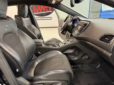 2015 Chrysler 200 S   - Photo 24 - Grand Rapids, MI 49504