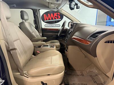 2013 Chrysler Town and Country Touring-L   - Photo 12 - Grand Rapids, MI 49504