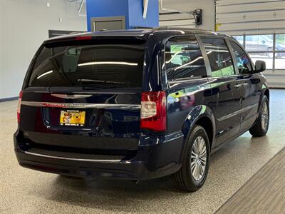 2013 Chrysler Town and Country Touring-L   - Photo 7 - Grand Rapids, MI 49504