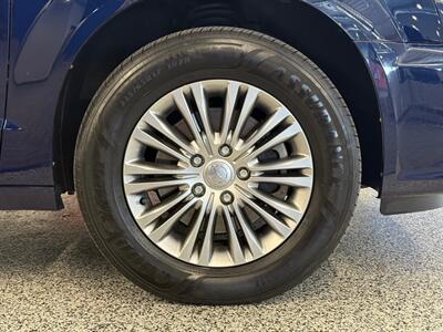 2013 Chrysler Town and Country Touring-L   - Photo 9 - Grand Rapids, MI 49504