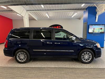 2013 Chrysler Town and Country Touring-L   - Photo 8 - Grand Rapids, MI 49504