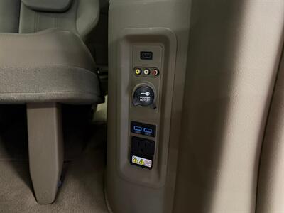 2013 Chrysler Town and Country Touring-L   - Photo 19 - Grand Rapids, MI 49504