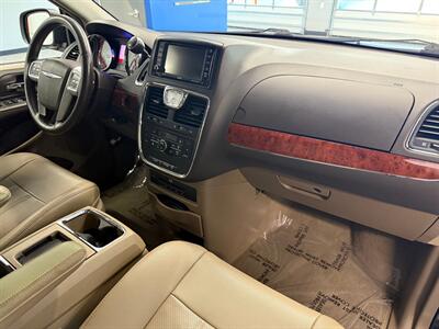 2013 Chrysler Town and Country Touring-L   - Photo 10 - Grand Rapids, MI 49504