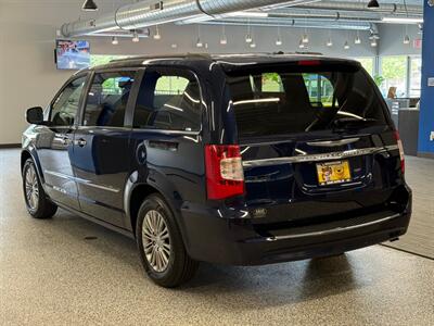 2013 Chrysler Town and Country Touring-L   - Photo 5 - Grand Rapids, MI 49504