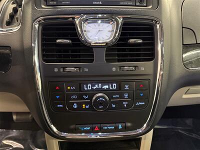 2014 Chrysler Town and Country Touring   - Photo 24 - Grand Rapids, MI 49504