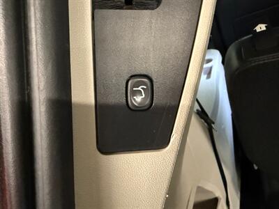 2014 Chrysler Town and Country Touring   - Photo 17 - Grand Rapids, MI 49504