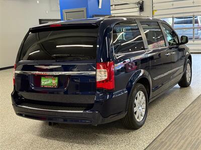 2014 Chrysler Town and Country Touring   - Photo 7 - Grand Rapids, MI 49504