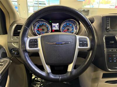 2014 Chrysler Town and Country Touring   - Photo 31 - Grand Rapids, MI 49504