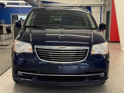2014 Chrysler Town and Country Touring   - Photo 2 - Grand Rapids, MI 49504