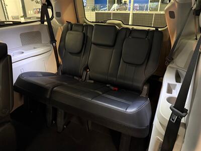 2014 Chrysler Town and Country Touring   - Photo 18 - Grand Rapids, MI 49504
