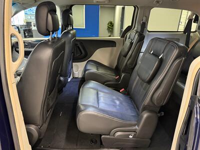 2014 Chrysler Town and Country Touring   - Photo 19 - Grand Rapids, MI 49504