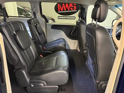 2014 Chrysler Town and Country Touring   - Photo 14 - Grand Rapids, MI 49504