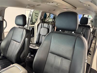2016 Chrysler Town and Country Touring-L - Photo 18 - Grand Rapids, MI 49504