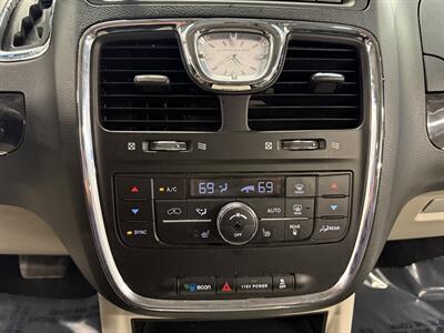 2016 Chrysler Town and Country Touring-L - Photo 23 - Grand Rapids, MI 49504