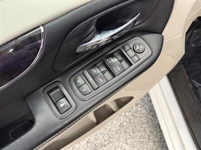 2016 Chrysler Town and Country Touring-L - Photo 31 - Grand Rapids, MI 49504