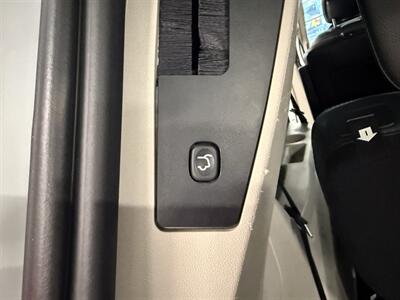 2016 Chrysler Town and Country Touring-L - Photo 15 - Grand Rapids, MI 49504