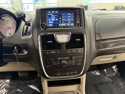 2016 Chrysler Town and Country Touring-L - Photo 26 - Grand Rapids, MI 49504
