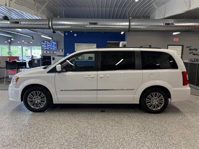 2016 Chrysler Town and Country Touring-L - Photo 5 - Grand Rapids, MI 49504
