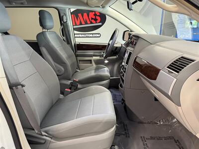 2010 Chrysler Town and Country Touring   - Photo 13 - Grand Rapids, MI 49504