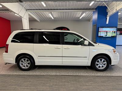 2010 Chrysler Town and Country Touring   - Photo 9 - Grand Rapids, MI 49504