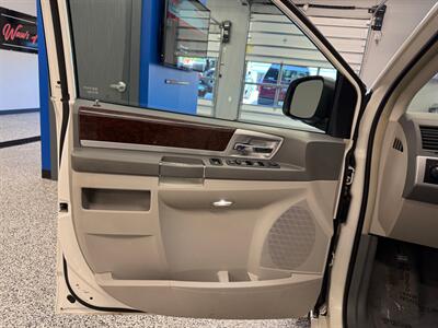 2010 Chrysler Town and Country Touring   - Photo 29 - Grand Rapids, MI 49504
