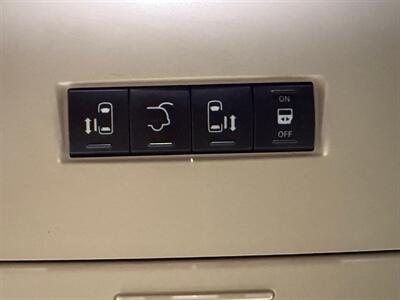 2010 Chrysler Town and Country Touring   - Photo 28 - Grand Rapids, MI 49504