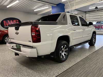 2009 Chevrolet Avalanche LT - Photo 5 - Grand Rapids, MI 49504