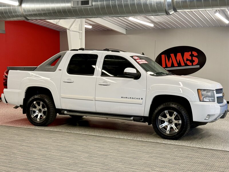 2009 Chevrolet Avalanche LT   - Photo 1 - Grand Rapids, MI 49504