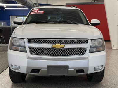 2009 Chevrolet Avalanche LT - Photo 2 - Grand Rapids, MI 49504
