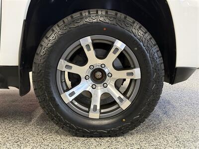 2009 Chevrolet Avalanche LT - Photo 9 - Grand Rapids, MI 49504